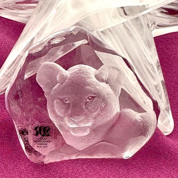 Mats Jonasson Sweden Tiger Cub Crystal Paperweight - Picture 4 of 11